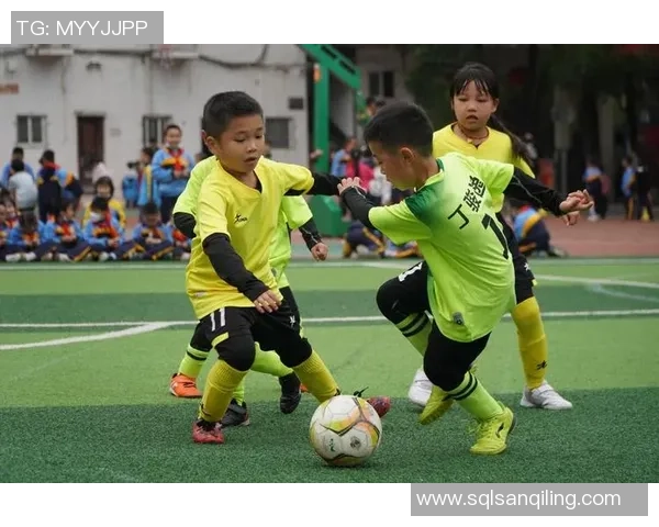 与球星同场竞技！畅享3D足球体验，感受真实比赛激情与挑战